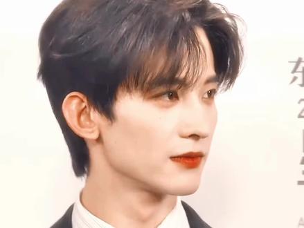 “冷脸萌是什么?”
怎样都很萌一男的#常华森#常华森星光大赏