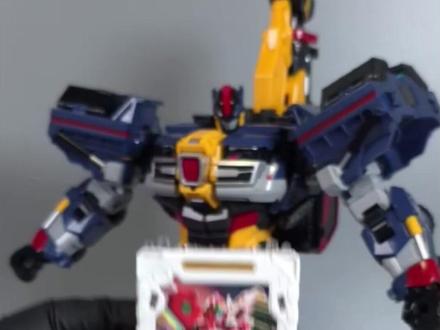 炫卡斗士W 巨角岩神双炫卡武装