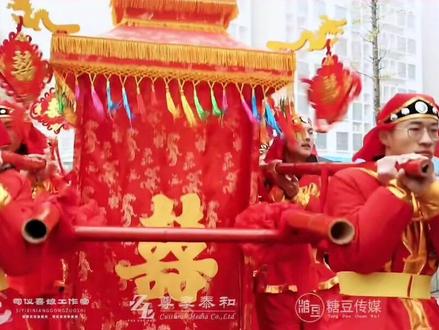 这花轿颠的新娘可坐稳喽#聊城婚礼主持人 #传统文化 #结婚 #花轿接亲 #婚礼主持人小马哥 @DOU+小助手 @抖音小助手