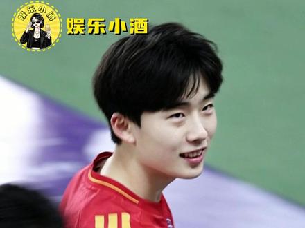 这样又帅又强的搞笑男,哪里找啊!#2026苏超 #苗润东 #搞笑男 #足球 #徐州队 (素材来源于@随影徐州 )