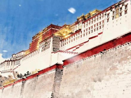 布达拉宫不倒的秘密,藏在无名者的岁月里 文成公主入藏,课本上14个字就讲完了。但那14个字背后是什么?一个16岁的姑娘带了5500卷书、一面铜镜,走了三年,在拉萨住了40年,再也没回过长安。她种的桃树今天还在结果,她种的柳树长安城没了它还在。这才是完整的故事。