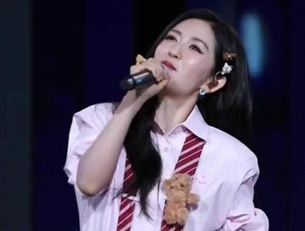 谢娜回应演唱会票价争议,曾担心没人买,想找院长拉几千学生补位 #谢娜