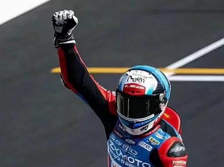 张雪820RR夺冠!这才是真正的遥遥领先。
#摩托车比赛 #wsbk