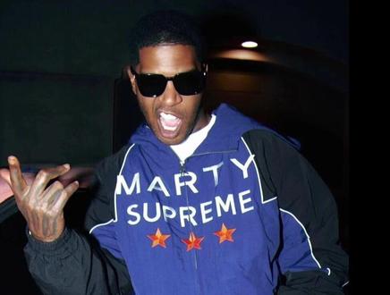 资讯 / 又一件爆火的「Supreme」 一件印有电影「Marty Supreme」字样的夹克在社媒爆火,其实该服装来自由 Timothée Chalamet 主演的电影《Marty Supreme》及发行方 A24 共同打造的电影周边。并非我们熟知的 Supreme 品牌单品,电影还未上映,却因多位明星带货导致一衣难求,为电影带来巨大话题和关注度
WACKO MARIA 与 New Era 合作推出 2025 秋冬系列,包含 59FIFTY 和 9FORTY 帽款以及一款针织巴拉克拉法帽,已于12月6日在 WACKO MARIA 官网发售
VANS 和艺术家 Satoshi Nakamoto 推出合作鞋款 Era 95「Lucky Charms」,以 VANS Era 95 为蓝本,撕裂黑色帆布搭配松散线头,并手工缀以形态各异的宝石与珠宝碎片,该鞋款将于 2026 年 2 月正式发售
AIREI x ASICS 推出特别版本的 GEL-KINETIC Fluent,以日本传统的泥染工艺为灵感,每双鞋均由手工处理,呈现独一无二的色泽变化
ARC’TERYX x Atomic 带来 2025 Grottoflage 系列,以精湛工艺与大胆设计打造一套完整的高山性能装备,涵盖专业服饰及滑雪板、头盔、雪镜等
#潮流资讯 #时尚资讯 #martysupreme#甜茶 #穿搭