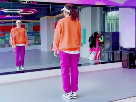 #广场舞#我们不再是从前#背面及分解教程,原创:心炫~萍萍,演示@芝麻爱跳舞