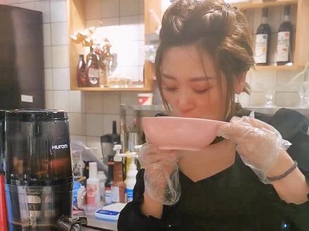 韩国惠人原汁机榨出来的果汁当然不一样!美丽的夏天来了,原汁橙汁,原汁哈密瓜汁一杯接一杯@DOU+小助手