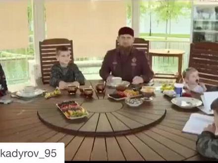 艾哈迈德的成绩在众多孩子中最优秀 全部满分 被小卡夸的害羞了 #拉姆赞卡德罗夫 #艾哈迈德卡德罗夫 #车臣