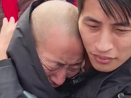 张云鹏(沈华柏)和家人分离24年,今天在高洋的陪伴下回家啦 #张云鹏#沈华柏 #回家 #你是我做梦都不敢梦到的人 @荷兰高🌷洋 @沈华柏(张云鹏) #张云鹏