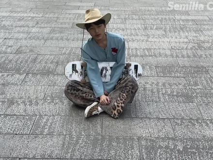 从0开始学滑板,一条视频教会你,怎么轻松学会背身横刹! 从0开始学滑板,这条视频将教会你最具装B性的刹车,学会了背刹,也同时学会背刹转和快速躲避障碍,让你的滑板路上有更多的容错,千字细节讲解,让你快速学会背身横刹(fs powerslide)快叫上你的小伙伴们学起来吧!!!@Semilla🌱 #滑板#教学#skateboard #青年创作者成长计划 #semllia