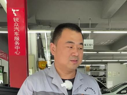 忘记升车窗,车里全是水。我们应该怎么做#抖音汽车 #汽车进水 #杜绝事故车泡水车 #汽车人日常