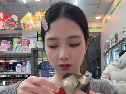 元宵节快乐,大家都吃汤圆了嘛(●°u°●) 」 #马克定食 #火鸡面 #糖心蛋 #美食 #姐妹