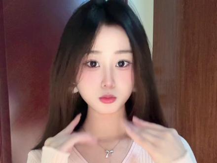 2026快乐~这是我最后一个库存啦 明天就拍 #在干嘛 #甜妹本命手势舞 #2026 祝大家开心依旧~