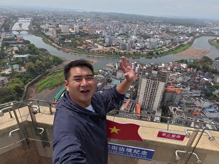 实拍中国距离越南最近的城市口岸,广西东兴口岸,一河之隔仅相距100米!不用出国就能体验到正宗越南风情!#自驾游 #东兴口岸 #旅行vlog #旅游