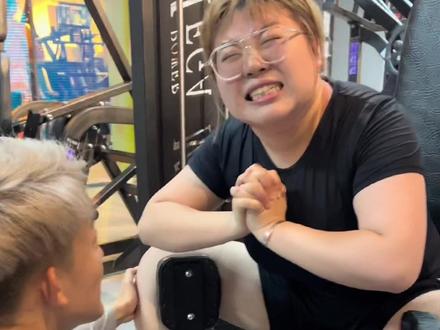 今天练腿,刘教练真的很严格!