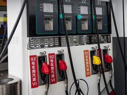 国内油价即将上调,加满一箱油将多花12.5元#今日快讯#油价