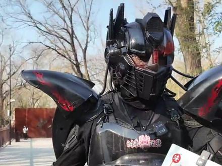 下班了没?外卖点了没?“钢铁侠”可能正在配送您的餐品! 时速50迈!网友:送到盖饭变炒饭⑭#这事你怎么看 #机甲 #送外卖