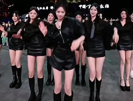 团舞PK:斤宝VS龙队,两方气势都很强大#龙浩天 #三斤317