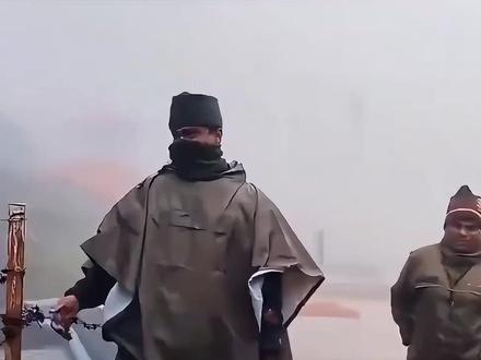 解放军拒与印军握手,对方死皮赖脸伸手讨食,被一个动作气破防 #历史 #解放军 #印军 #中印边境 #中印