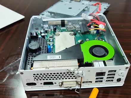 股东们好呀,这期是富士通q558小主机安装第2块网卡的视频讲解,视频只包含安装网卡的步骤,如果要看完整的拆机视频的话,请看我以前的视频,谢谢大家的支持#小主机 #软路由 #nas #飞牛os