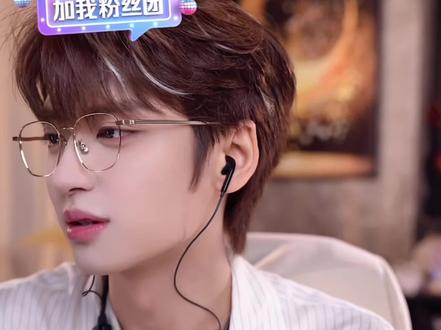 年上牛逼(公屏小月完全会说)@皮皮皮皮朱 #皮皮朱 #皮皮皮皮朱 #皮皮朱年上感拉满了 #向全世界安利