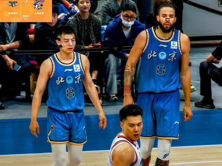北京首钢惨遭上海男篮主场双杀淘汰 CBA季后赛北京北汽主场被上海久事淘汰,上海队上下半场两极反转,北京队无法应对惨遭淘汰!#CBA季后赛 #北京首钢 #上海男篮 #周琦 #赵睿