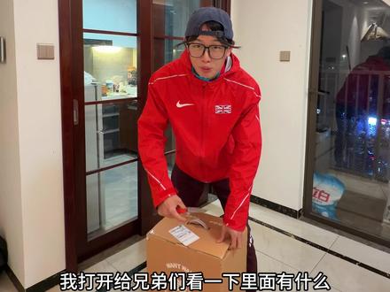 快手官方送的小礼物到底有些啥? #唐博文 #快手 #礼品 #展示一下