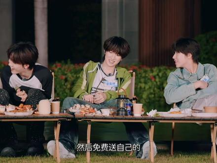 hello 大家可以去支持一下我们小聂的原创歌曲《寻找答案》吗谢谢🙏
聂玮辰你无敌了 妈妈的笑点和泪点在打架#聂玮辰