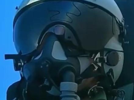 #人民军队 #解放军 “接上级命令,我编队即将执行登陆作战,立即由训转战,开始战备等级转进。”戳视频感受↓↓(消息来源:中国军号)