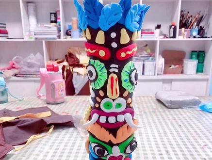 #美术老师的日常 #废旧纸杯回收再利用 #粘土手工 #创意美术 美术老师备课动的小心思~会发声的图腾柱~