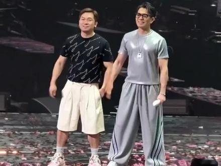 小时候的梦想靠 AI 实现了。#郭富城演唱会#鲨鱼舞