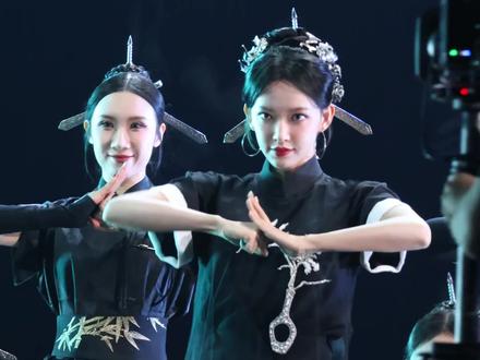 三缕银魂簪上系,半是刀锋半是柔。@程潇
《穿林响》直拍奉上🍃
#程潇 #最新潇息 #程潇三条簪造型好飒 #抖音华彩传承晚会直播 #程潇华彩传承晚会