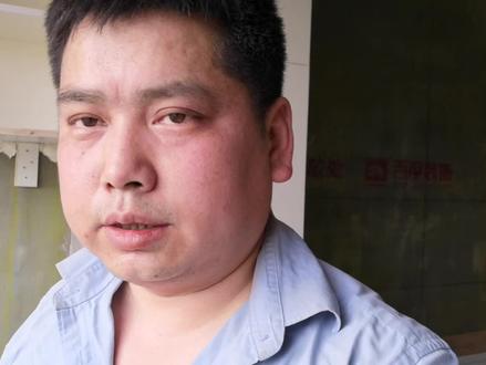 洗衣机超过阳台墙真难看,业主难接受,木工用几块废料轻松解决