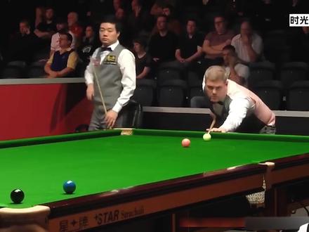 丁俊晖被对手吹口哨挑衅,超五分就得意忘形,低调的辉哥竟逆转! #丁俊晖 #斯诺克 #台球 #热点