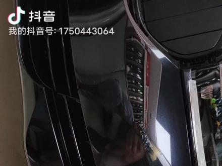 2021款宝马5系前杠雾灯拆卸#隐形车衣的好处 #车身改色贴膜 #车灯