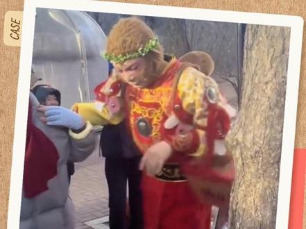 带伤付出演出。没啥事小事一桩。病情介绍。 #雪饼猴 #雪饼猴王铁柱 #王铁柱 #长春动植物公园