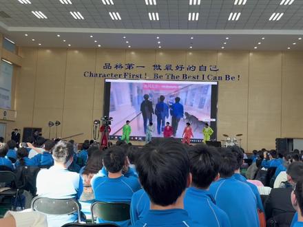 #江南style #元旦 #抽象 #帅哥 #学校 活力无限这一块/.