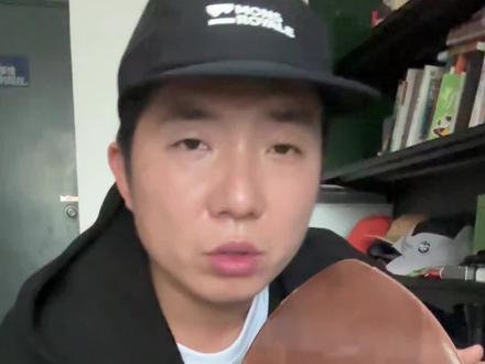 第三集|3.陆地冲浪板简介
新人别买错了,看看自己喜欢哪种板型。并不是带轮的都是滑板,玩法和板型也都不同。#长板#滑板#陆地冲浪板 #新手必看