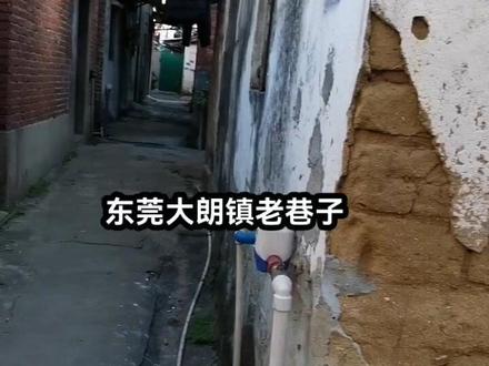 东莞大朗求富村老巷子,巷子里有很多私人毛织加工厂,