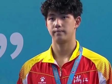 20岁浙江小伙子费立纬成为第三个游进1500自的中国选手,杭州亚运会夺金有望#杭州亚运会 #全国春季游泳锦标赛
