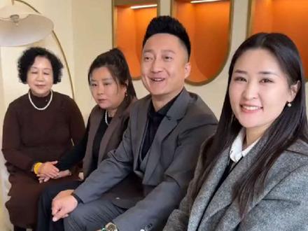 #正能量 #家庭 #四胞胎 #提亲 #父爱
今晚7点四胞胎的爸爸弘毅将会揭晓提亲答案,晨鑫会不会答应?