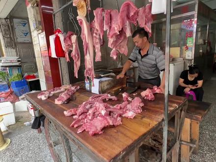 广东梅州网红猪肉佬,一个被卖猪肉耽误的演员,这样算账太搞笑了 #菜市场最靓的仔 #搞笑日常