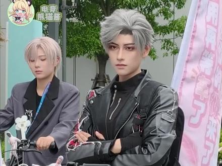 520你的深空老公骑着共享单车来接你了!#恋与深空 #520和深空男友骑车兜风 #猎人小姐请上车#恋与深空520又整新活了#我也是骑上深空痛车了
