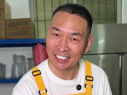 46岁不上班,在东莞摆地摊做榴莲爆浆猪排的一天#记录真实生活#我的摆摊日记 #摆摊#配方分享#榴莲爆浆猪排