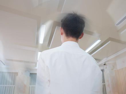 树木追问年轮,于岁月中留下痕迹
江河追问源头,在历史中看见自己
——所有答案,都来源于一次又一次的追问
南渝中学献礼重庆南开中学建校九十周年主题短片《无尽的追问》,正式上线。
#南渝中学#无尽的追问