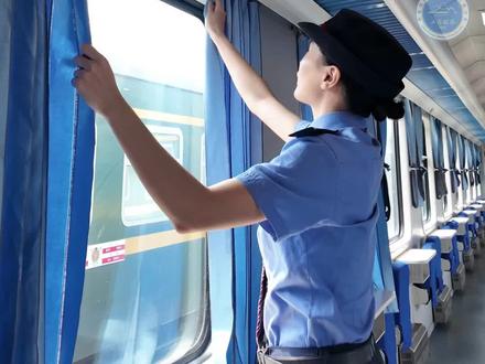 奇怪,卧铺列车为什么夜间要拉窗帘?