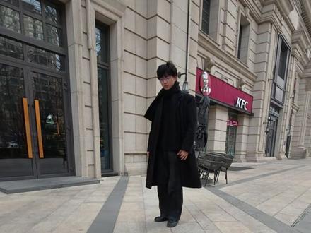 设备:松下s52 神牛v1pro 适马1628
(参考来源@俊杰哥哥 )出镜:@Nnnnn #摄影 #街拍 #拍照姿势 #素人约拍 #杂志风