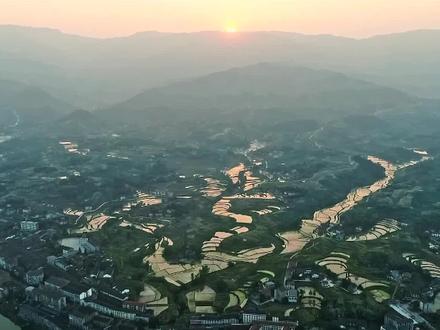 #小龙虾 #新农人计划#宣传片巍巍铜锣山,泱泱百岛湖,龙虾欢乐地。