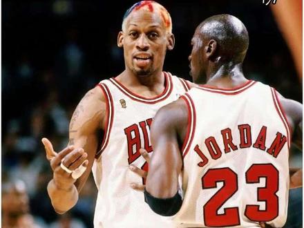 身高两米01的罗德曼凭什么能连续7年蝉联篮板王? 今天就来深度解析罗德曼的静态与动态天赋!#罗德曼 #乔丹 #公牛 #青年创作者成长计划