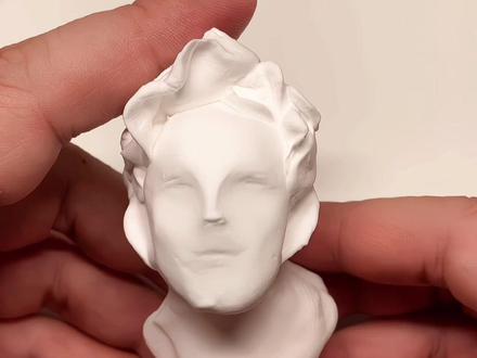 粘土“速捏”卷发男青年 你们让我用两只手捏泥人,我照办!#手工 #手艺人 #捏泥人 #超轻粘土#一学就会系列