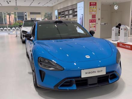 新款小米SU7外观内饰,有智驾小蓝灯。19寸轮毂现场看不丑很大!#小米SU7 #新款SU7 #小米汽车 #我和我的小米汽车